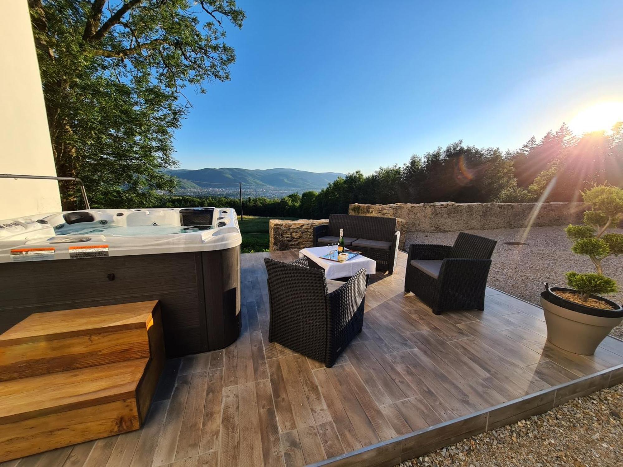 Gite Confortable Avec Spa Prive Et Confort Moderne Pont-de-Larn 外观 照片